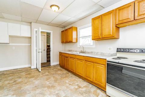 17 Marble St, Springfield, MA 01105 photo 4
