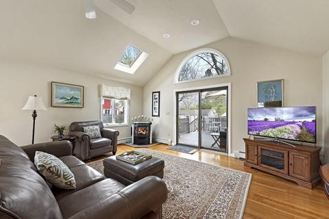 9 Crestline Cir, Danvers, MA 01923 photo 3