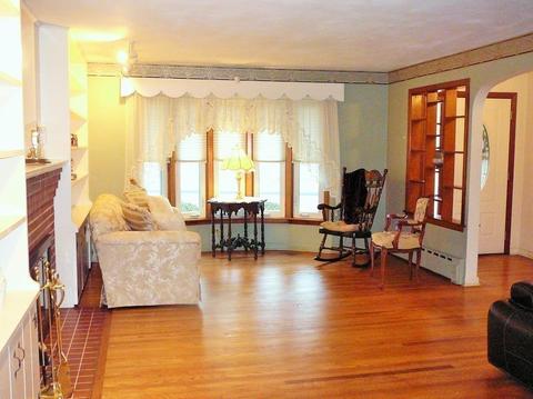30 Smith St, Chicopee, MA 01020 photo 5