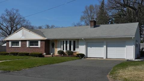 30 Smith St, Chicopee, MA 01020 photo 2