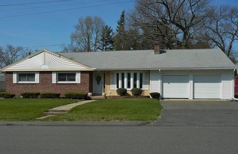30 Smith St, Chicopee, MA 01020 photo 1