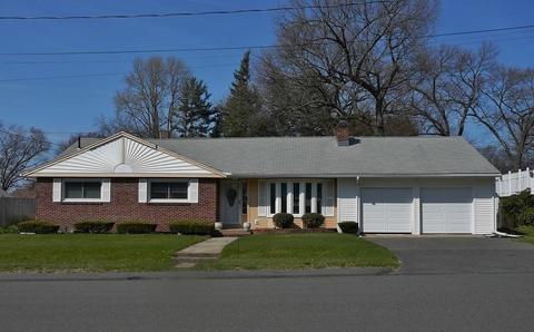 30 Smith St, Chicopee, MA 01020 photo 3