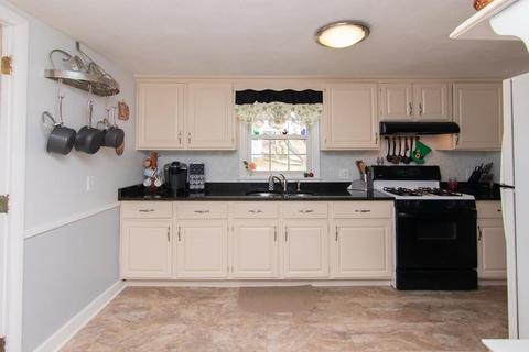 2 Jean Rd, Walpole, MA 02081 photo 3