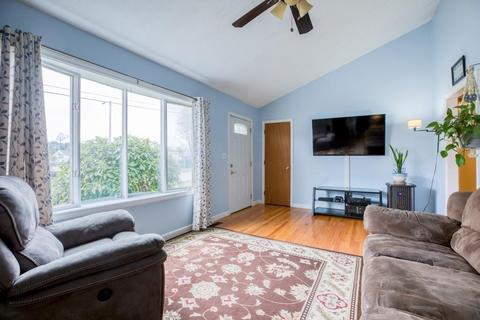 62 Dillon St, Chicopee, MA 01013 photo 4