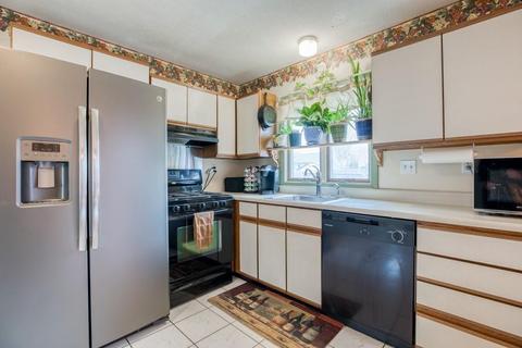 62 Dillon St, Chicopee, MA 01013 photo 6