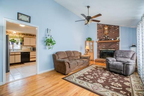 62 Dillon St, Chicopee, MA 01013 photo 2