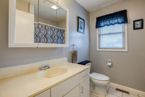 62 Dillon St, Chicopee, MA 01013 photo 9