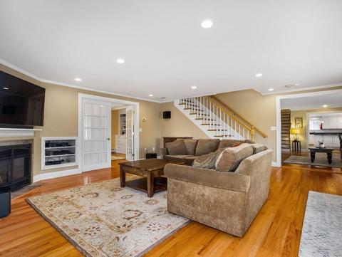 573 Webster St, Needham, MA 02494 photo 4