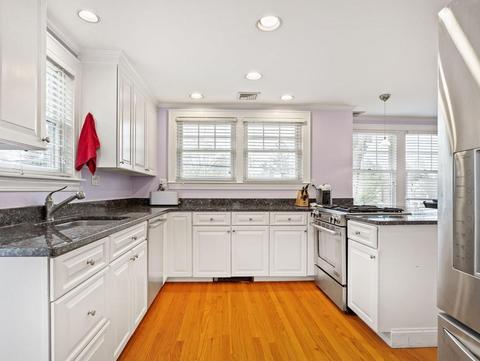 573 Webster St, Needham, MA 02494 photo 2