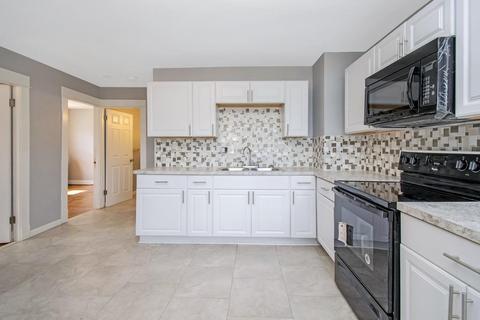 39 Acorn St, Springfield, MA 01109 photo 2