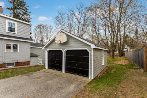 85 Vine St, Reading, MA 01867 photo 3