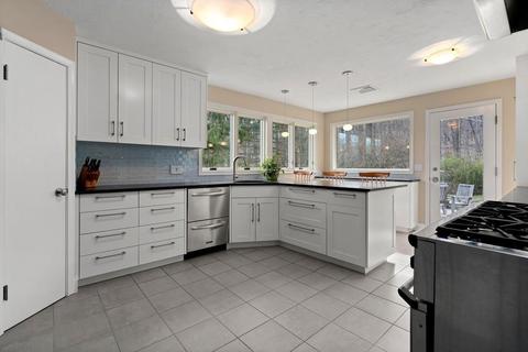 12 Old Brook Dr, Worcester, MA 01609 photo 14