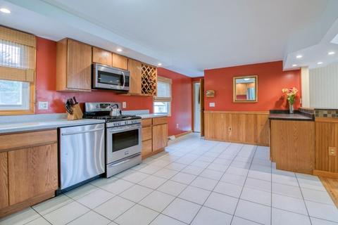 88 Butternut St, Springfield, MA 01128 photo 4