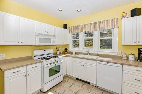 25 Fleming St, Dedham, MA 02026 photo 11