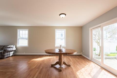 35 Aberdeen St, Fall River, MA 02721 photo 4