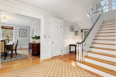 46 Channing Rd, Brookline, MA 02445 photo 3