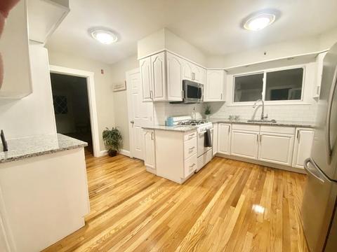 12 Howes St, Springfield, MA 01118 photo 2
