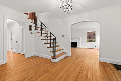 288 Kent St, Brookline, MA 02446 photo 4