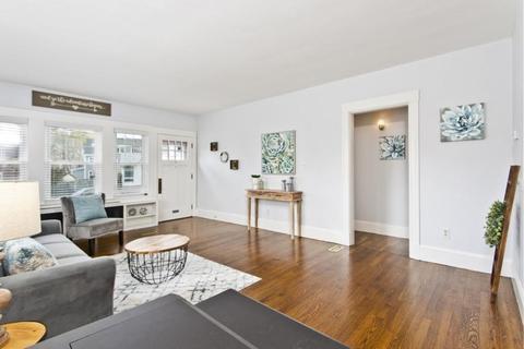 22 Elliott St, Reading, MA 01867 photo 8