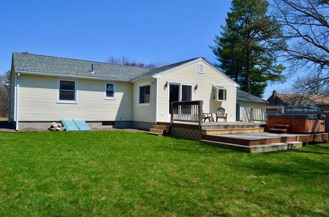 306 Bostwick Ln, Chicopee, MA 01020 photo 4