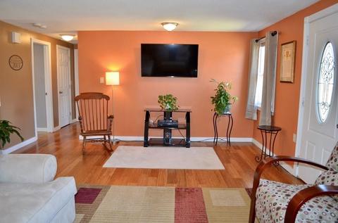 306 Bostwick Ln, Chicopee, MA 01020 photo 7
