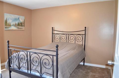 306 Bostwick Ln, Chicopee, MA 01020 photo 27