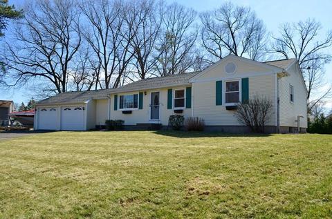 306 Bostwick Ln, Chicopee, MA 01020 photo 2