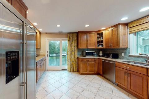 82 Walnut St, Walpole, MA 02081 photo 4