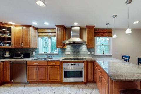 82 Walnut St, Walpole, MA 02081 photo 5