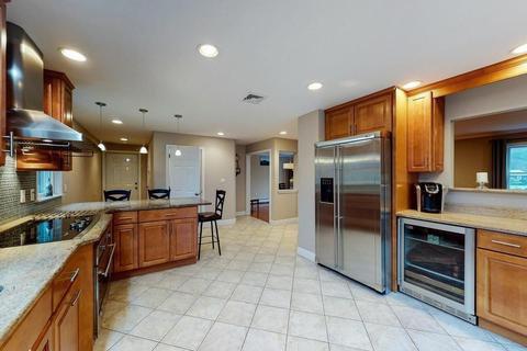 82 Walnut St, Walpole, MA 02081 photo 2