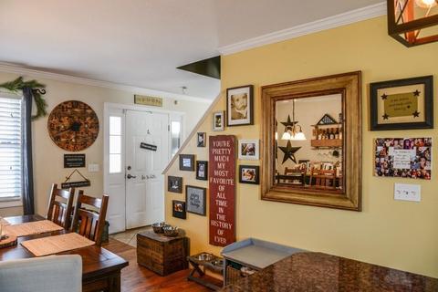 76 Russell St, Springfield, MA 01104 photo 6