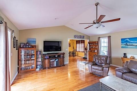 60 Eagle Dr, Dudley, MA 01571 photo 9