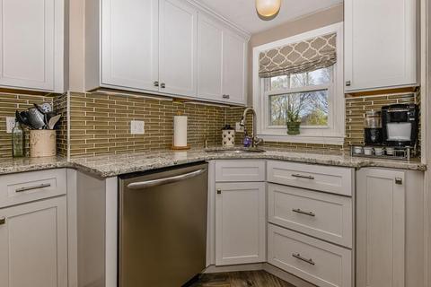 22 Winfield St, Dedham, MA 02026 photo 10