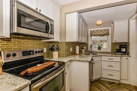 22 Winfield St, Dedham, MA 02026 photo 9