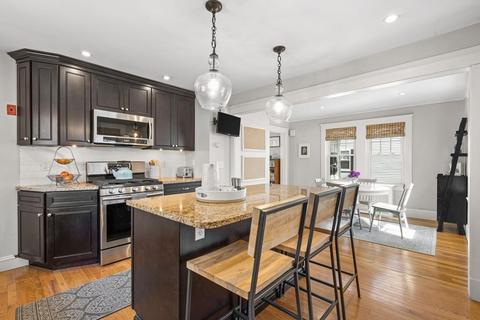 61 Vine St, Reading, MA 01867 photo 3