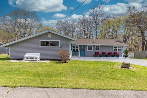 5 Sycamore St, Danvers, MA 01923 photo 2