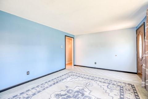 52 Aspen Rd, Springfield, MA 01128 photo 9