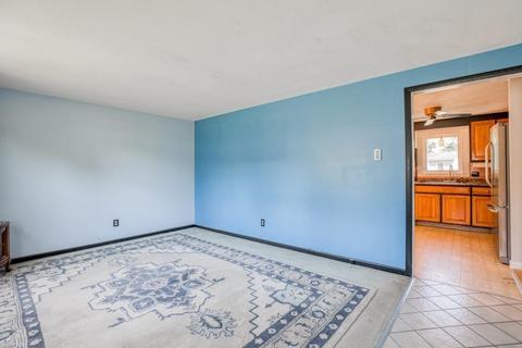 52 Aspen Rd, Springfield, MA 01128 photo 10