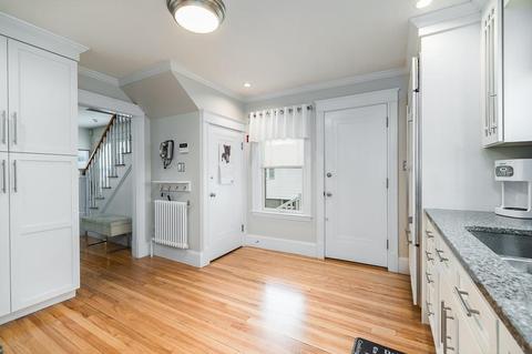 11 Blake St, Beverly, MA 01915 photo 9