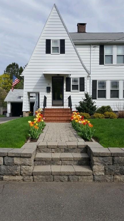 11 Blake St, Beverly, MA 01915 photo 2