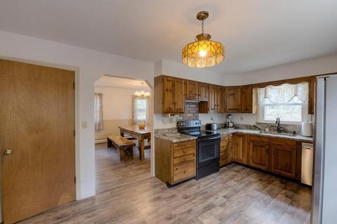 32 Maple St, Sturbridge, MA 01566 photo 4