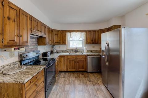 32 Maple St, Sturbridge, MA 01566 photo 3