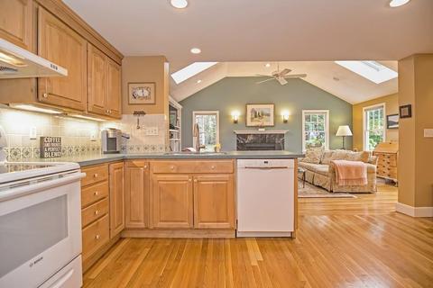 49 Pond St, Needham, MA 02492 photo 6