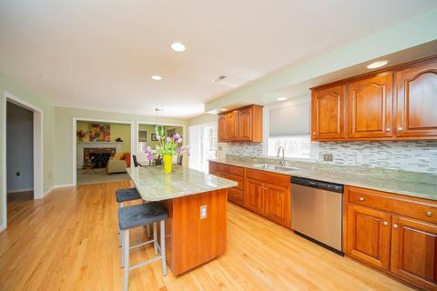 16 Cadman Rd, Mendon, MA 01756 photo 6