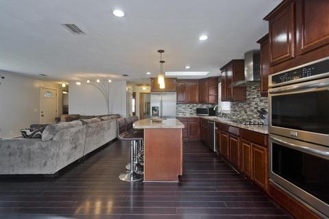 130 Woodcrest Rd, Springfield, MA 01129 photo 4