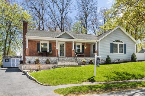 22 Whittier Rd, Reading, MA 01867 photo 2