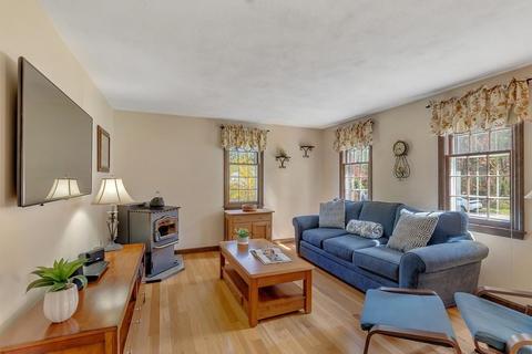 8 Chestnut Dr, Townsend, MA 01469 photo 4