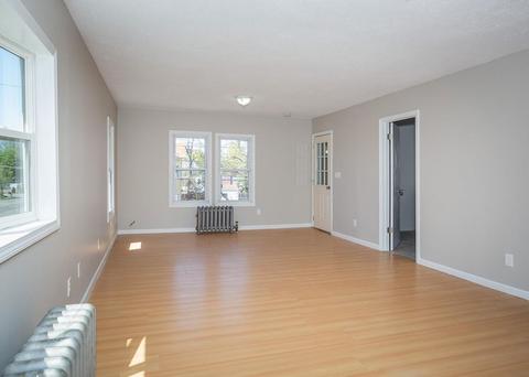 31 Grover St, Springfield, MA 01104 photo 8