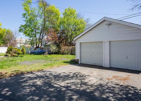 31 Grover St, Springfield, MA 01104 photo 4