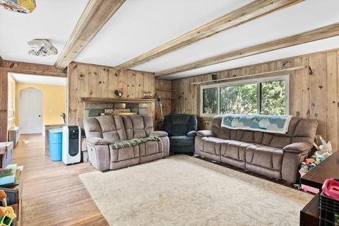 32 Maple St, Douglas, MA 01516 photo 3